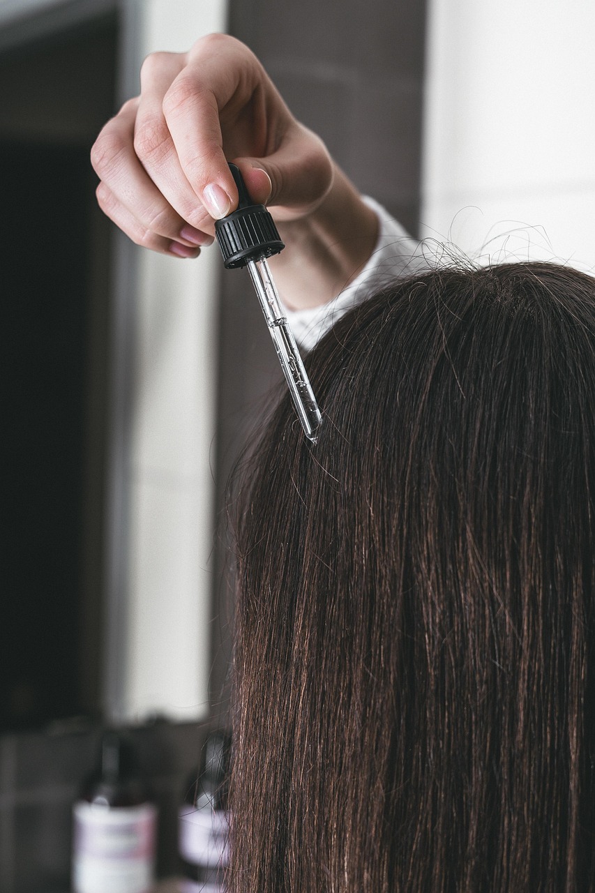 You are currently viewing How to Apply Hair Serum to Your Hair